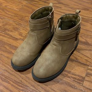 Carters Tan Ankle Boots - Kids Size 2.